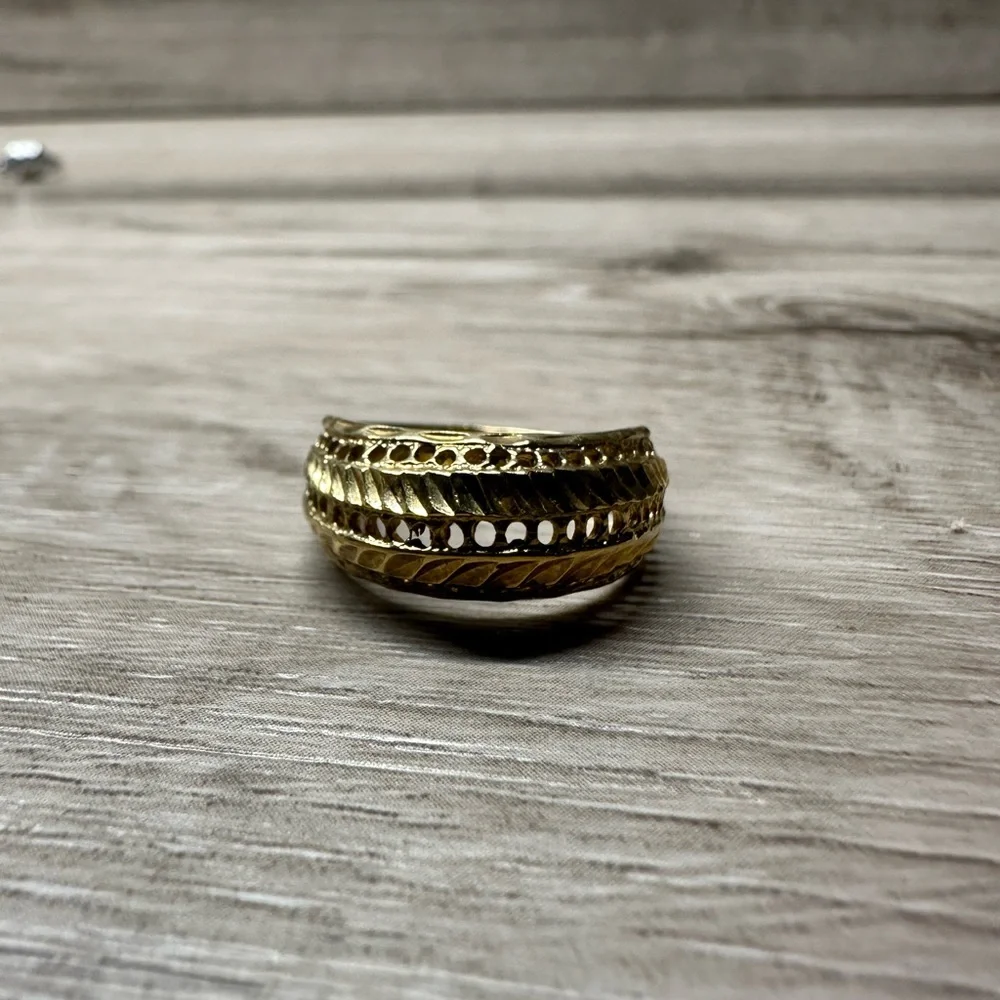 Detailed‎ Gold-Tone Unisex Size 10 Ring